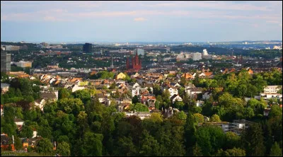 "C'est la Nice du Nord. Comme la ville française, [elle] offre un climat méditerranéen et un chic cosmopolite." Casinos, hôtels, avaient su attirer quelques mondanités telles que Wagner, Dostoievski, Brahms ou Elvis Presley.