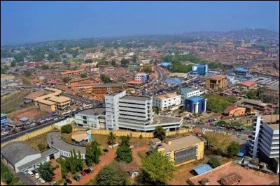 Ibadan, 3,5 millions d'habitants, est une ville d'...