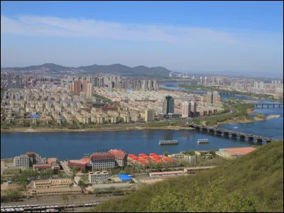 Jilin, 2 millions d'habitants, est une ville d'...