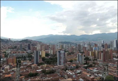 Medellin, 2,5 millions d'habitants, est une ville d'...