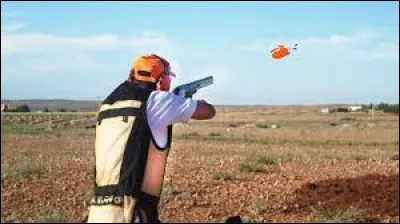 Le ball-trap utilise des munitions à billes.