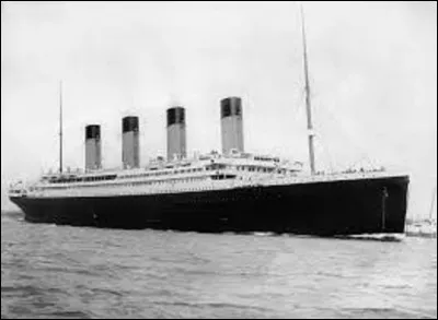 15 avril 1912 : 
Peu après minuit le capitaine du RMS Titanic fait lancer un signal de détresse. Le plus grand et le plus luxueux paquebot jamais construit jusque-là vient de heurter un iceberg par tribord. L'évacuation est rapidement ordonnée, mais les canots de sauvetage sont insuffisants. À 2h 40mn, le Titanic coule. Combien de victimes fera environ cette catastrophe ?