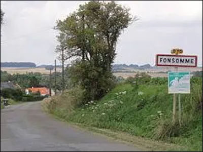 Nous sommes maintenant dans les Hauts-de-France, &agrave; l'entr&eacute;e de Fonsomme. Village de la Communaut&eacute; d'agglom&eacute;ration du Saint-Quentinois, il se situe dans le d&eacute;partement ...