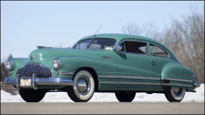 En 1942, ce modèle signé General Motors annonçait déjà l'esthétique des voitures américaines pour les dix années à venir. Quelle est cette voiture ?