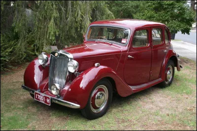Si vous voulez savoir ce que donne une grosse limousine anglaise passée à la machine à laver, cette berline vous donne un élément de réponse. Quel est le nom de cette voiture ?