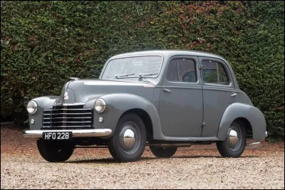 Sa ligne carrée n'a pas l'élégance de notre bonne 203 nationale mais cette berline britannique avait des atouts à commencer par un six cylindres contre quatre pour la française. Quel est ce modèle ?