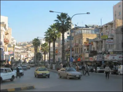 Amman, 4 millions d'habitants, est une ville d'...