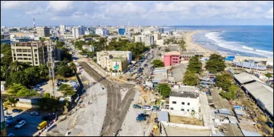 Cotonou, 800 000 habitants, est une ville d'...