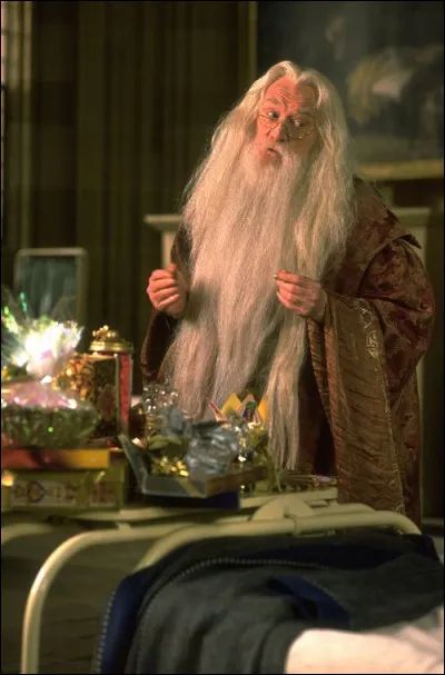 Qui était directeur de Poudlard juste avant Dumbledore ?