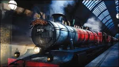 Quel train permet d'amener les élèves à Poudlard ?