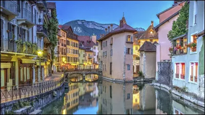 La préfecture de la Haute-Savoie est :