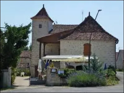 Petit village occitan de 65 habitants, dans le parc naturel régional des Causses du Quercy, Nadillac se situe dans le département ...