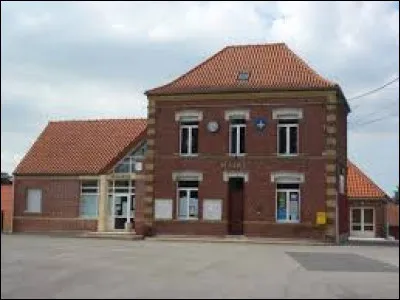 Nous partons dans les Hauts-de-France, à Nordausques. Commune de l'arrondissement de Saint-Omer, elle se situe dans le département ...