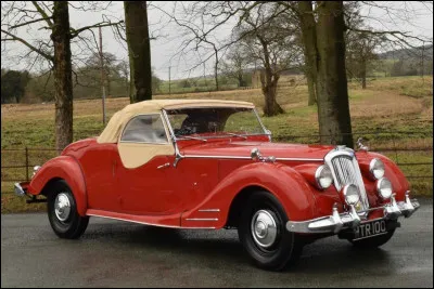Malgré la popularité des roadsters britanniques en Amérique, tous ne furent pas des cartons. Celui-ci, au look un poil dépassé, est resté extrêmement discret. Comment s'appelle cette voiture ?