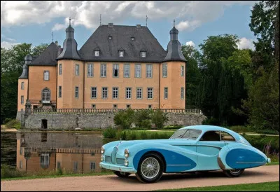 Parmi les magnifiques françaises ayant survécu à la Seconde Guerre mondiale, voici sans doute une des plus belles représentantes. À défaut de réussite commerciale, son palmarès en compétition n'est pas vierge. Saurez-vous trouvez le nom de ce modèle ?