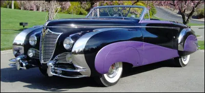 La haute couture française fait fureur en Amérique. La preuve avec cet habillage français qui renferme un châssis et un moteur purement américains. Saurez-vous trouver le nom de cette américaine et celui de son carrossier ?