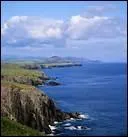 Quel est le prnom fminin de cette chanson de Clannad : Down by the ... gardens ?