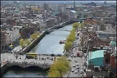 Quel est le nom de famille de 'Molly' dans la chanson de The Band of Dubs' ?