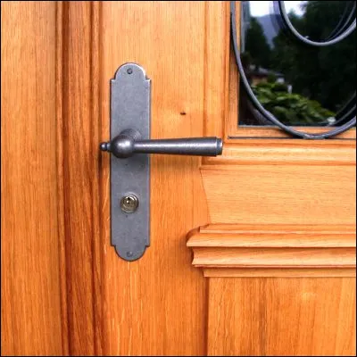 Quel dieu &agrave; deux visages est le dieu romain des portes ?