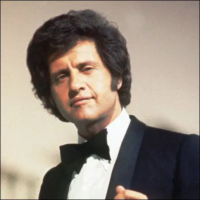 Quelle chanson de Joe Dassin est annonc&eacute;e en intro comme une "cruelle et douloureuse histoire" ?