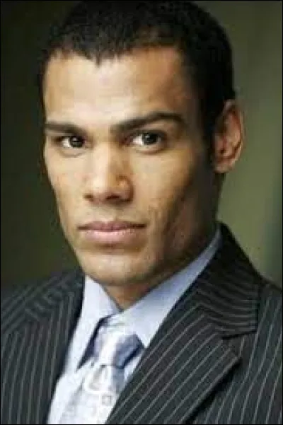 Comment s'appelle ce personnage incarné par l'acteur P.J Prinsloo ?