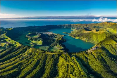 Lequel de ces archipels est situ&eacute; dans l'oc&eacute;an Atlantique ?
