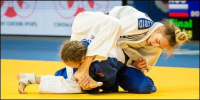 En comp&eacute;tition, quelle est la dur&eacute;e d'un combat de judo f&eacute;minin ?