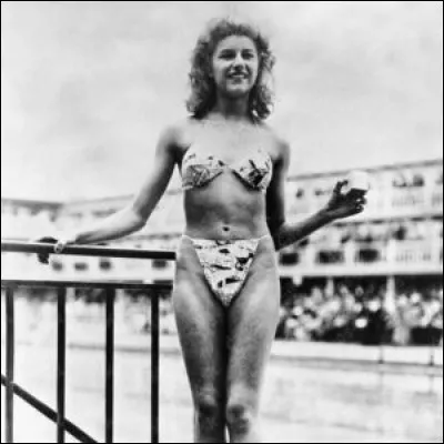 En quelle ann&eacute;e a-t-on pu voir le premier bikini sur les plages fran&ccedil;aises ?