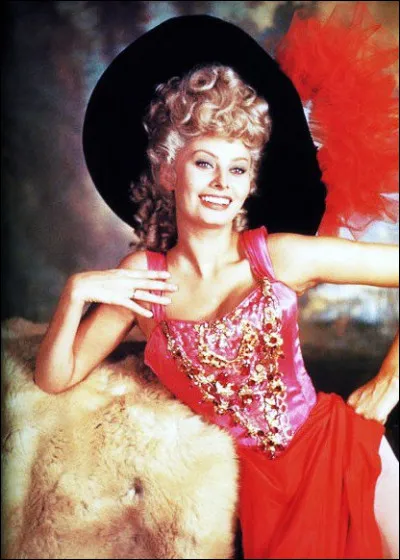 En 1960, quelle actrice italienne incarne Angela dans le film "La Diablesse en collants roses" ?