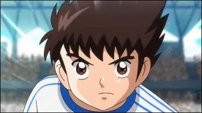Qui s'oppose à ce que Tsubasa joue en équipe du Japon lors de la tournée en Europe, avant le championnat, en France ?