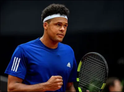Qui est ce Jo-Wilfried, joueur de tennis professionnel, membre de l'équipe de France de Coupe Davis, gagnant de 18 titres en simple et de 4 titres en double ?