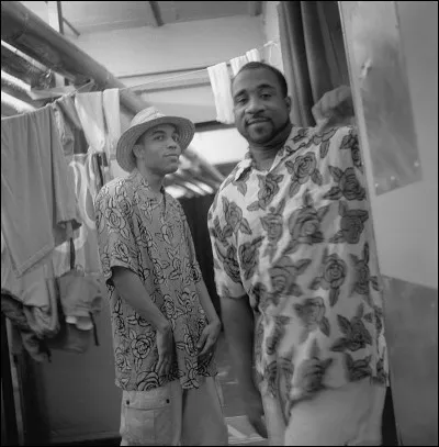 Il est à l'indicatif, c'est le...