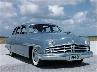 Cette voiture haut de gamme a beau se donner un nom qui évoque l'international, elle demeure néanmoins une américaine pure-souche... dont j'ai perdu le nom. Pouvez-vous m'aider à le retrouver ?