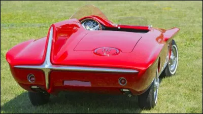 Voilà que ça se précise ! L'engin a été dessiné par monsieur Virgil Exner, qui l'a donc nommée logiquement ...