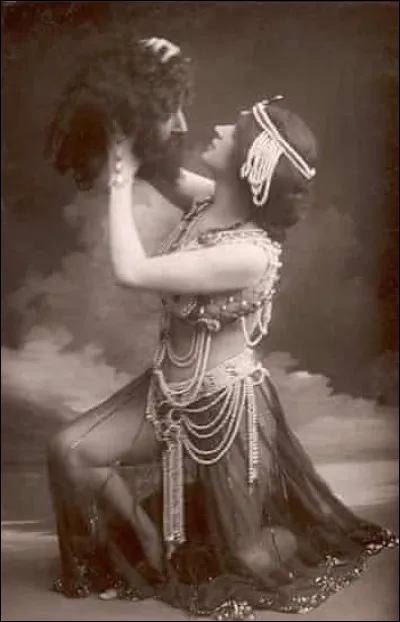 Cette princesse est la jeune danseuse qui, sous linfluence de sa mère Hérodiade, obtient du tétrarque Hérode la décollation du prophète Jean Baptiste. Qui est-elle ?