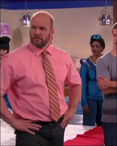 Où travaille le père de Link ?