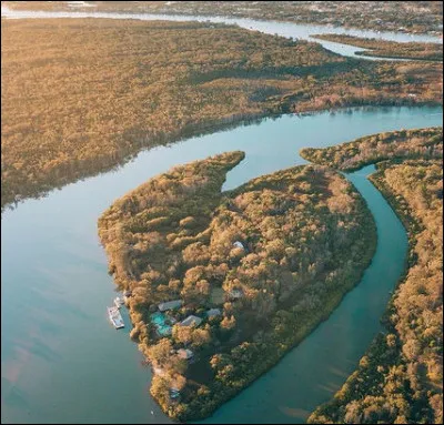 Ce lieu est paraît-il une retraite de luxe pour vieilles pies... non ! VIP utopistes. Où est-ce ?