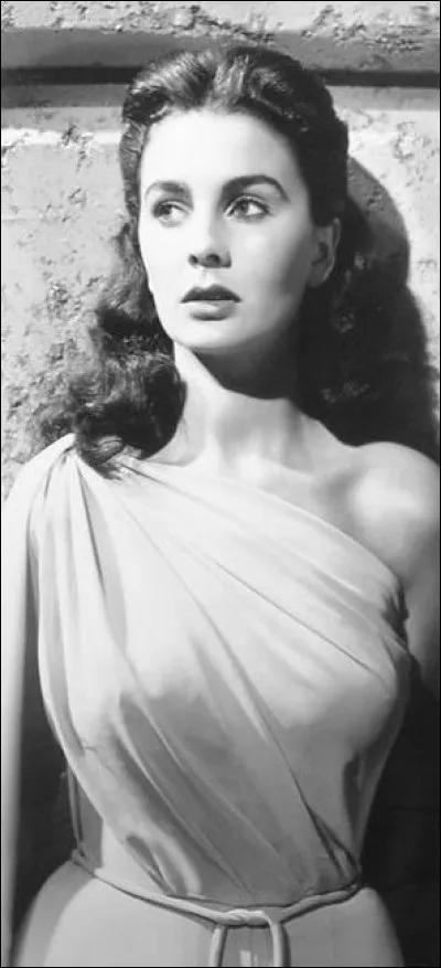 Cette actrice, qui a joué dans "Un si doux visage" (1952), "La Tunique" (1953), "Spartacus" (1960), c'est ... Simmons.