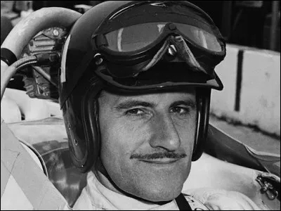 Cet pilote automobile, champion du monde des pilotes à deux reprises en 1962 et 1968, a aussi remporté les 500 miles d'Indianapolis et les 24 Heures du Mans : c'est ... Hill.