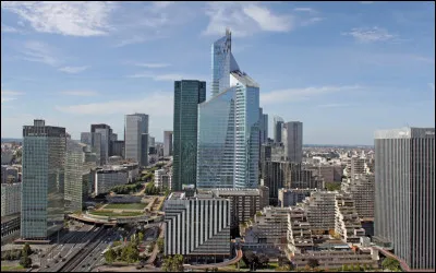 Laquelle de ces tours se trouve en France ?