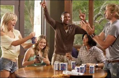 La maison de vacance dans laquelle se rend une autre bande de jeune appartient  :