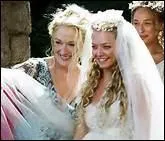 A l'poque, quelle tait la chanson ftiche du groupe de Donna, qu'elle offre en cadeau de mariage  sa fille ?