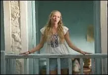 Comment Sophie monte-t-elle  l'glise perche sur les hauteurs de l'le ?