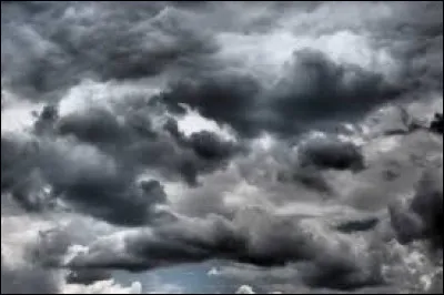 Comment s'appelle la capacité de stockage de l'humidité d'un nuage ?