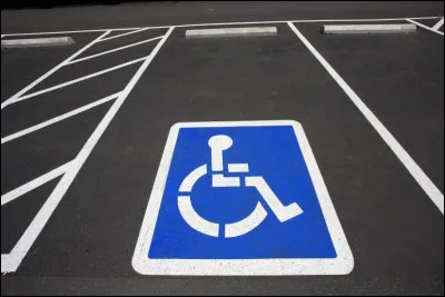 Disponible sur la plupart des parkings, ces places de stationnement sont exclusivement réservées aux personnes...