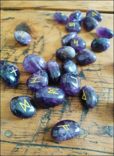 Il comporte certaines lettres qui n'existent pas en français. Vrai ou faux ?