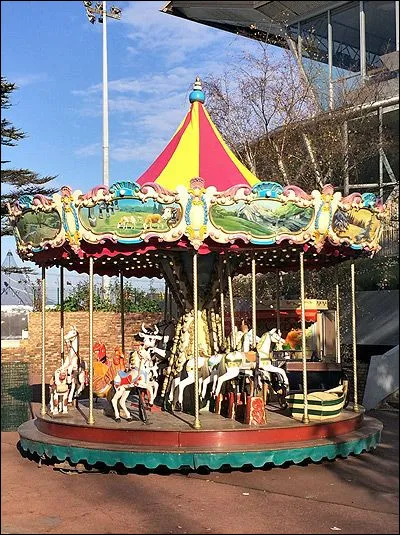 Et je peux être Margot ou princesse - Oui ma vie c'est un manège !