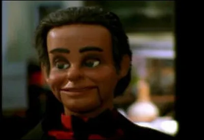 S1E9 : Quand Morgan doit récupérer sa marionnette après le cour d'histoire dans un placard, elle n'y est plus. Où est-elle passée ?