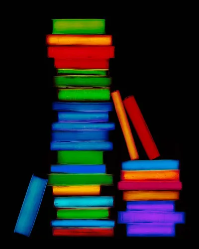 Quelles couleurs ne sont pas associées aux livres de Stendhal ?