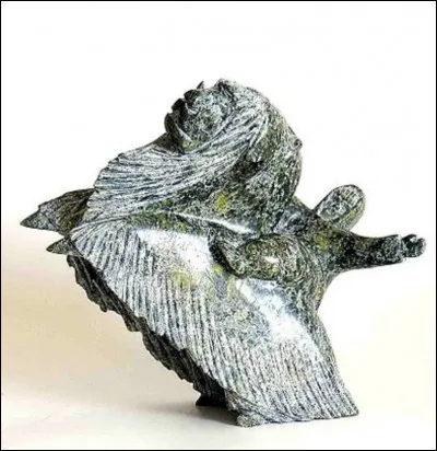 Dans la mythologie inuit, quelle était la particularité d'Apanuugak ?